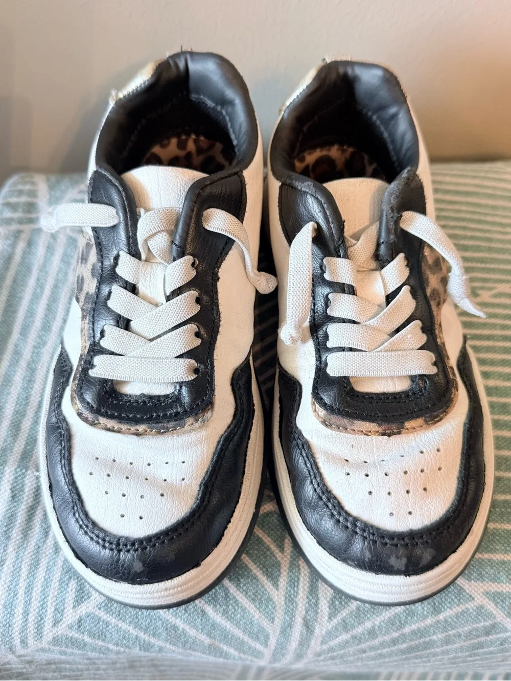 Girls White & Black Leopard Accent Sneakers - Size 13